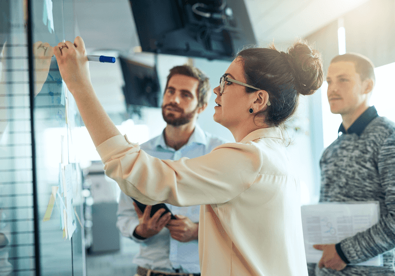 Une équipe de PME en réunion