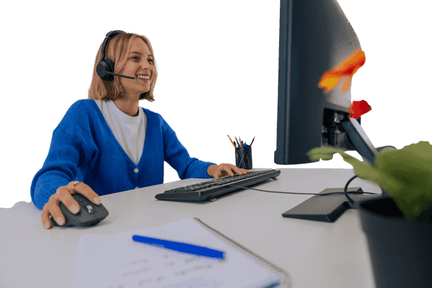 Une conseillère Dougs à son poste de travail