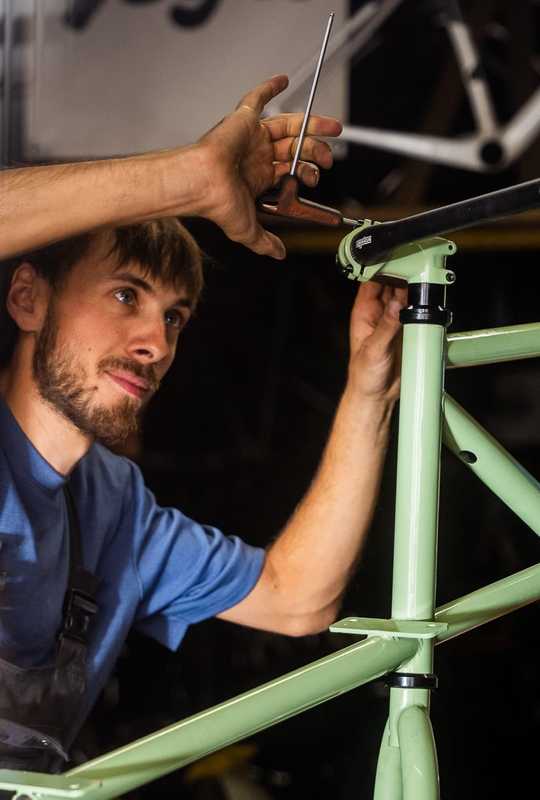 Un entrepreneur dans son atelier